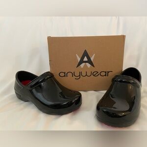 Clogs Anywere Women Black (shinny) Size 7